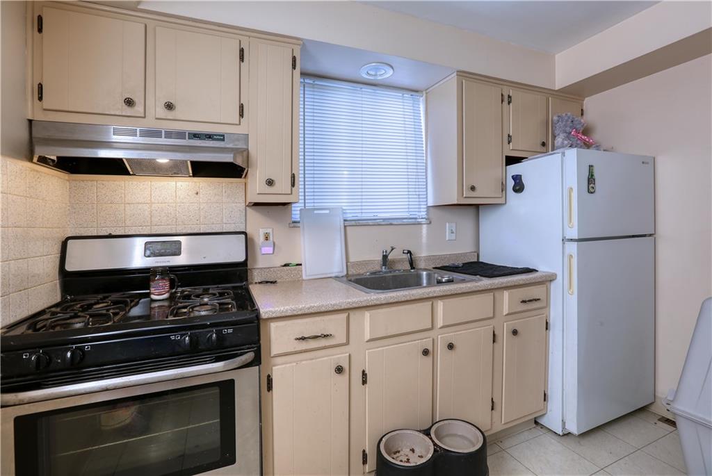 622 Virginia Avenue Rochester, PA 15074 - Photo 3 of 23