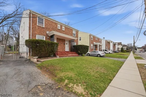 $2,600 | 240 Watchung Avenue, Unit 1, Orange, NJ 07050