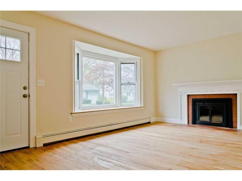 40 Kaler Road South Portland, ME 04106 - Photo 5 of 12 Living Room.