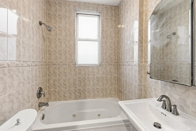 $2,499 | 320 Clarendon Street, Unit 1, Secaucus, NJ 07094