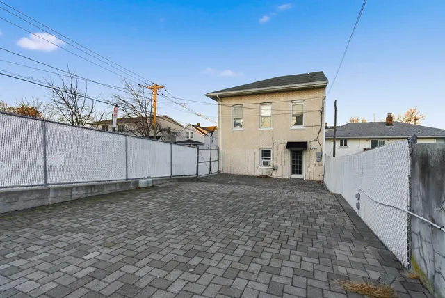 $2,499 | 320 Clarendon Street, Unit 1, Secaucus, NJ 07094