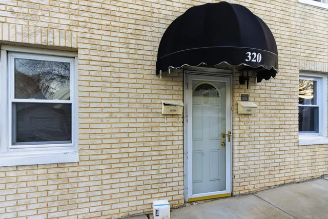 $2,499 | 320 Clarendon Street, Unit 1, Secaucus, NJ 07094