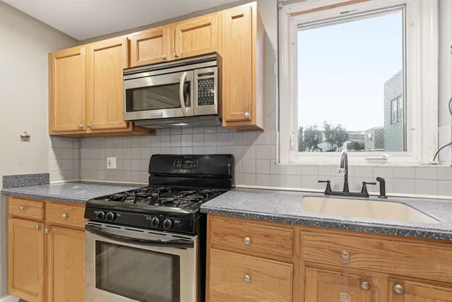 $2,499 | 320 Clarendon Street, Unit 1, Secaucus, NJ 07094