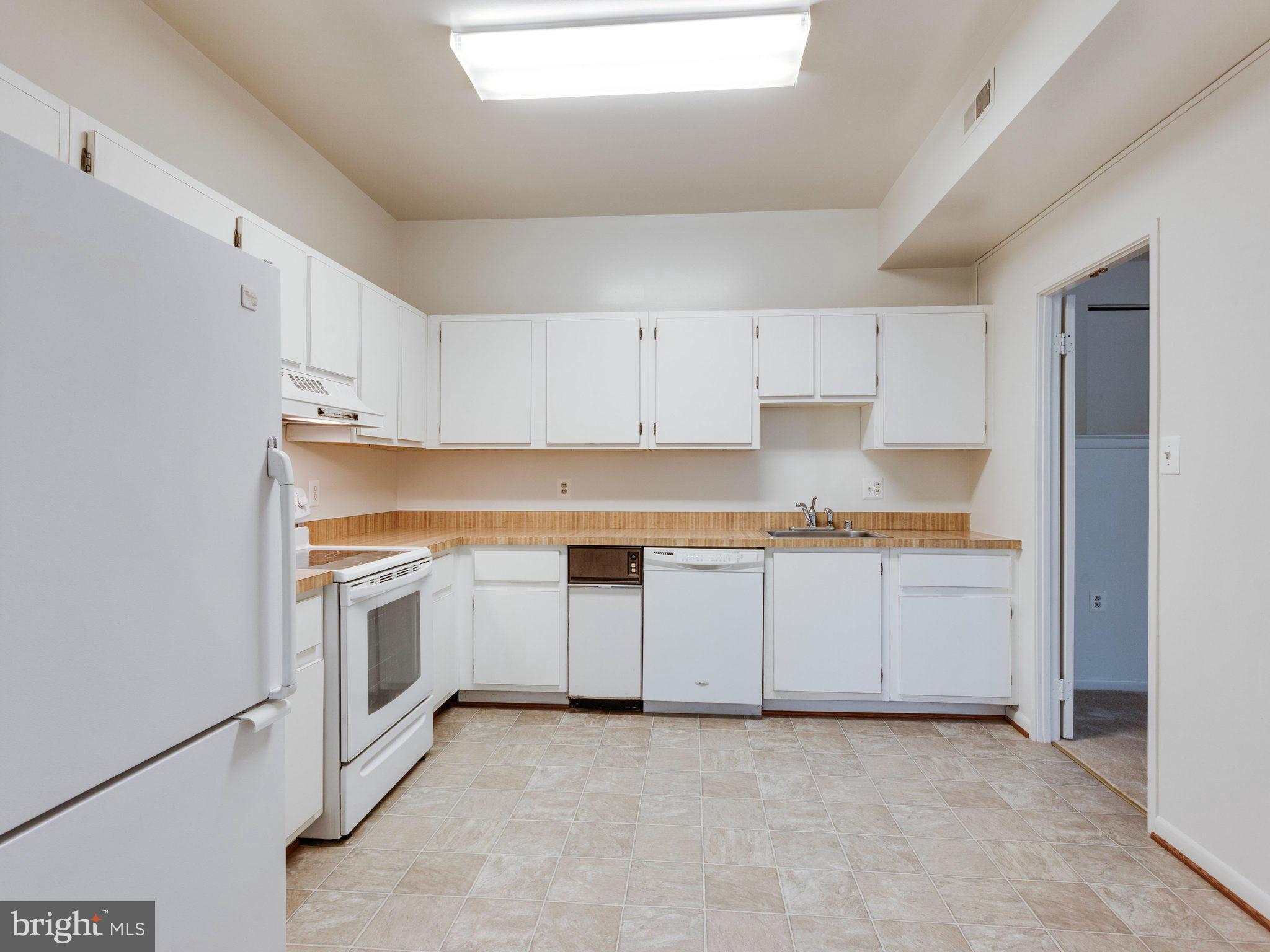 2108 Green Watch Way, Unit 301 Reston, VA 20191 - Photo 13 of 28 Kitchen