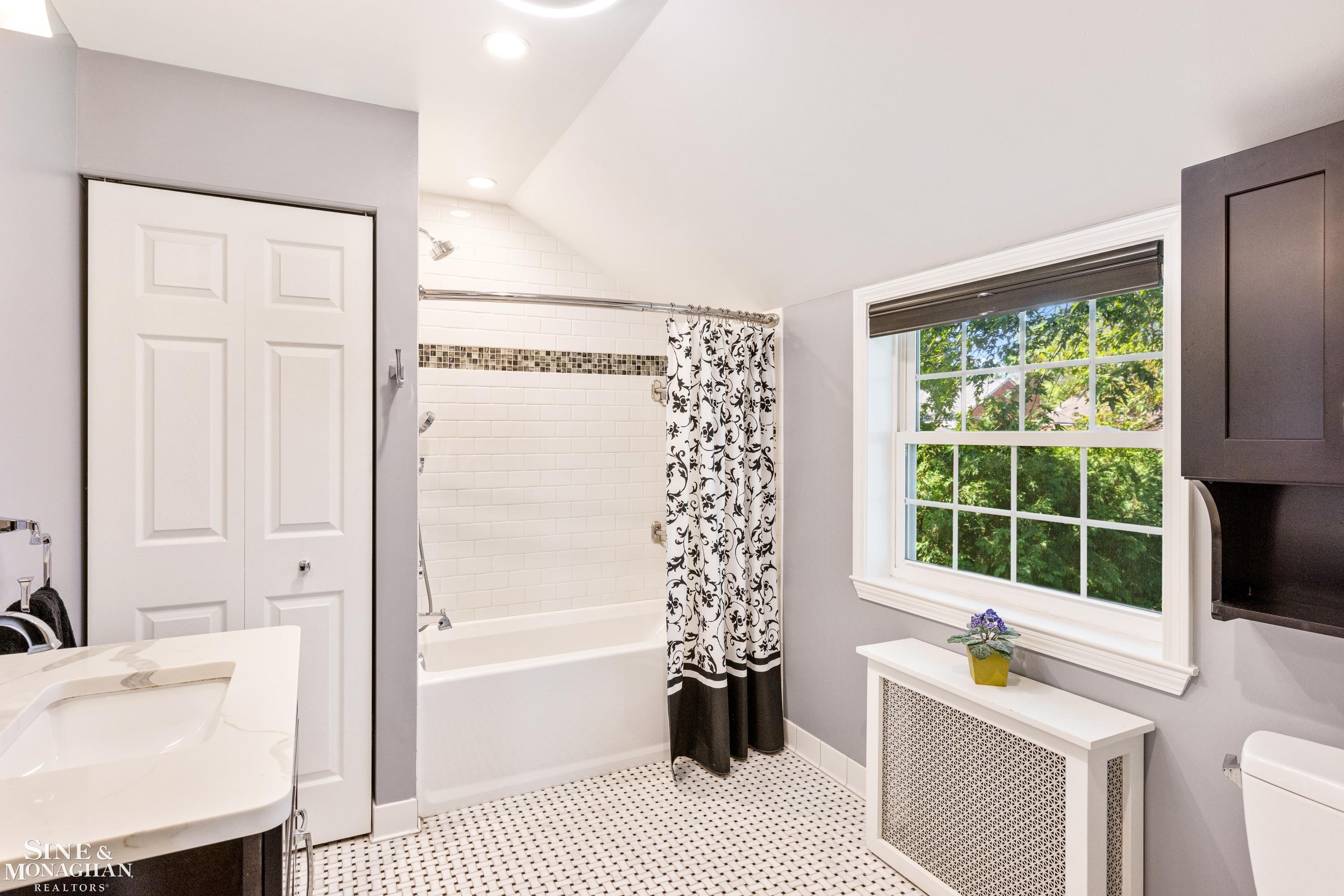 417 Moran Road Grosse Pointe, MI 48236 - Photo 18 of 40 50115162-17.JPG