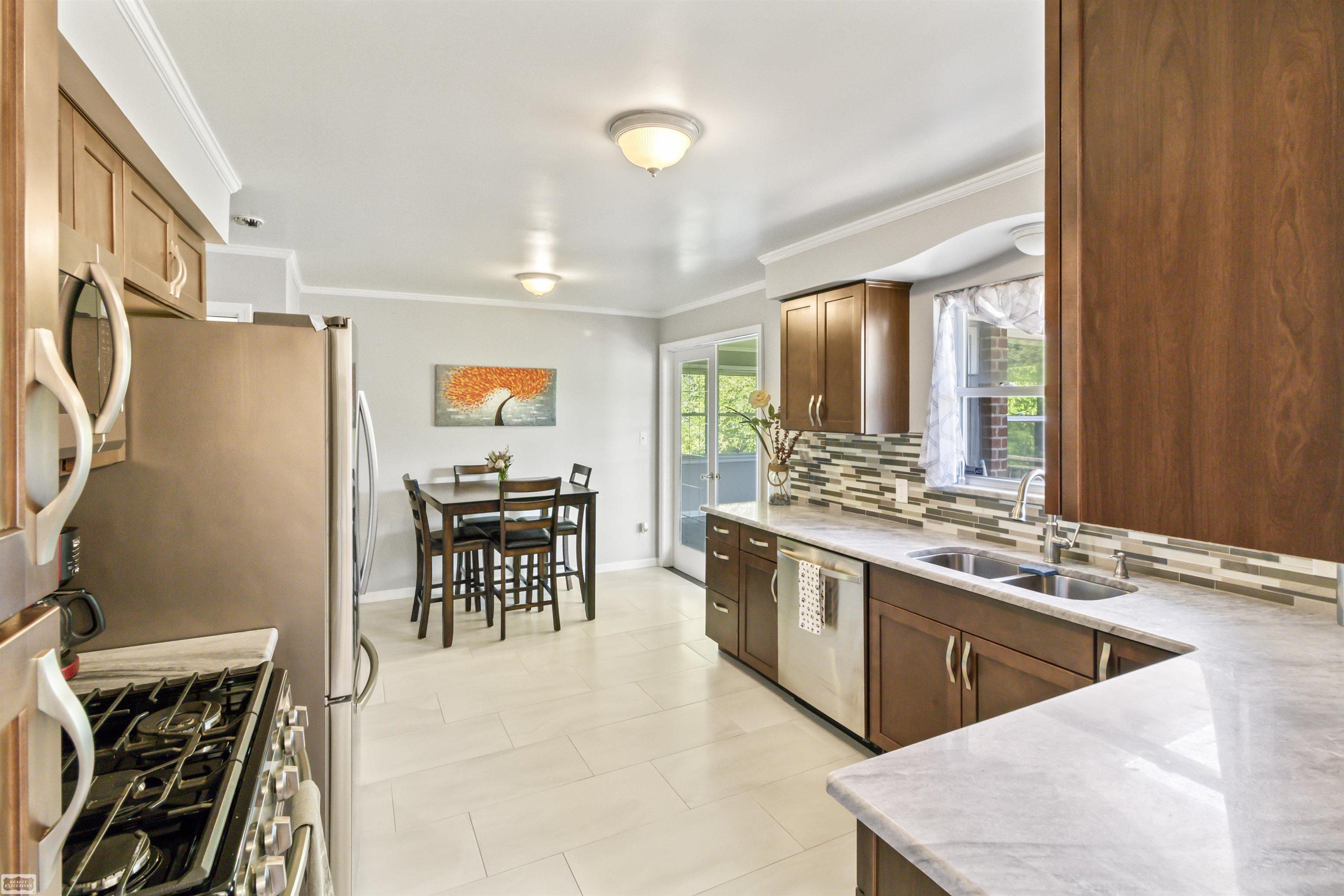42910 Utica Road Sterling Heights, MI 48314 - Photo 6 of 32 50176117-43366B9B-C126-44D0-A135-A5FAABDE00CB.JPG