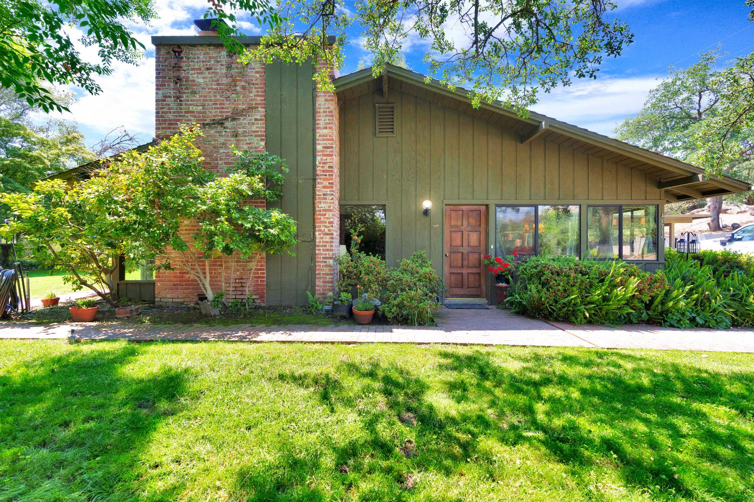 43715 Dinely Drive Three Rivers, CA 93271 - Photo 3 of 51 a front view of a house with garden
