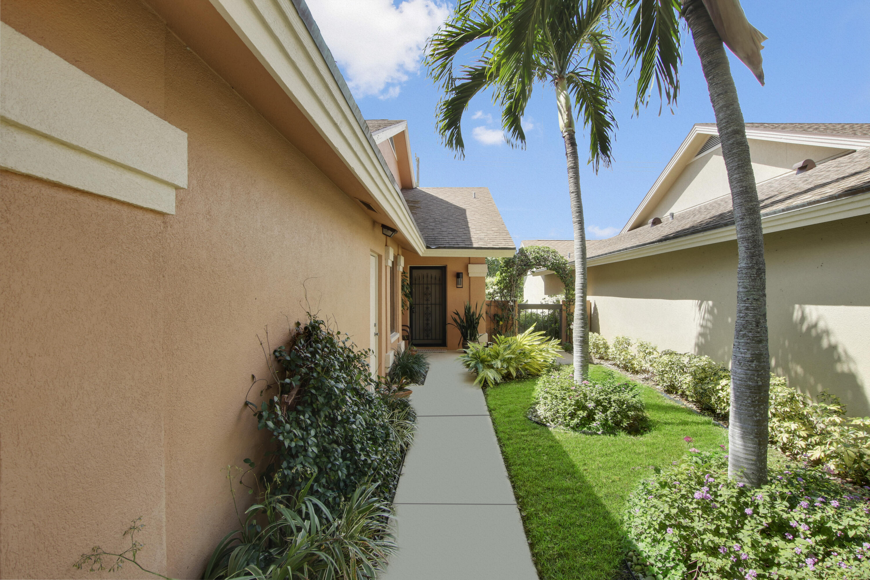 112 Cape Pointe Circle Jupiter, FL 33477 - Photo 4 of 35 House-2