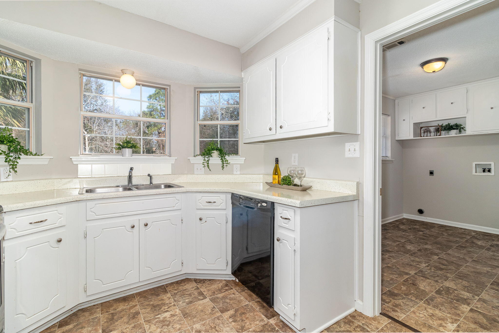 633 Ridgefield Drive North Augusta, SC 29841 - Photo 19 of 47 Kitchen to Laundry Room