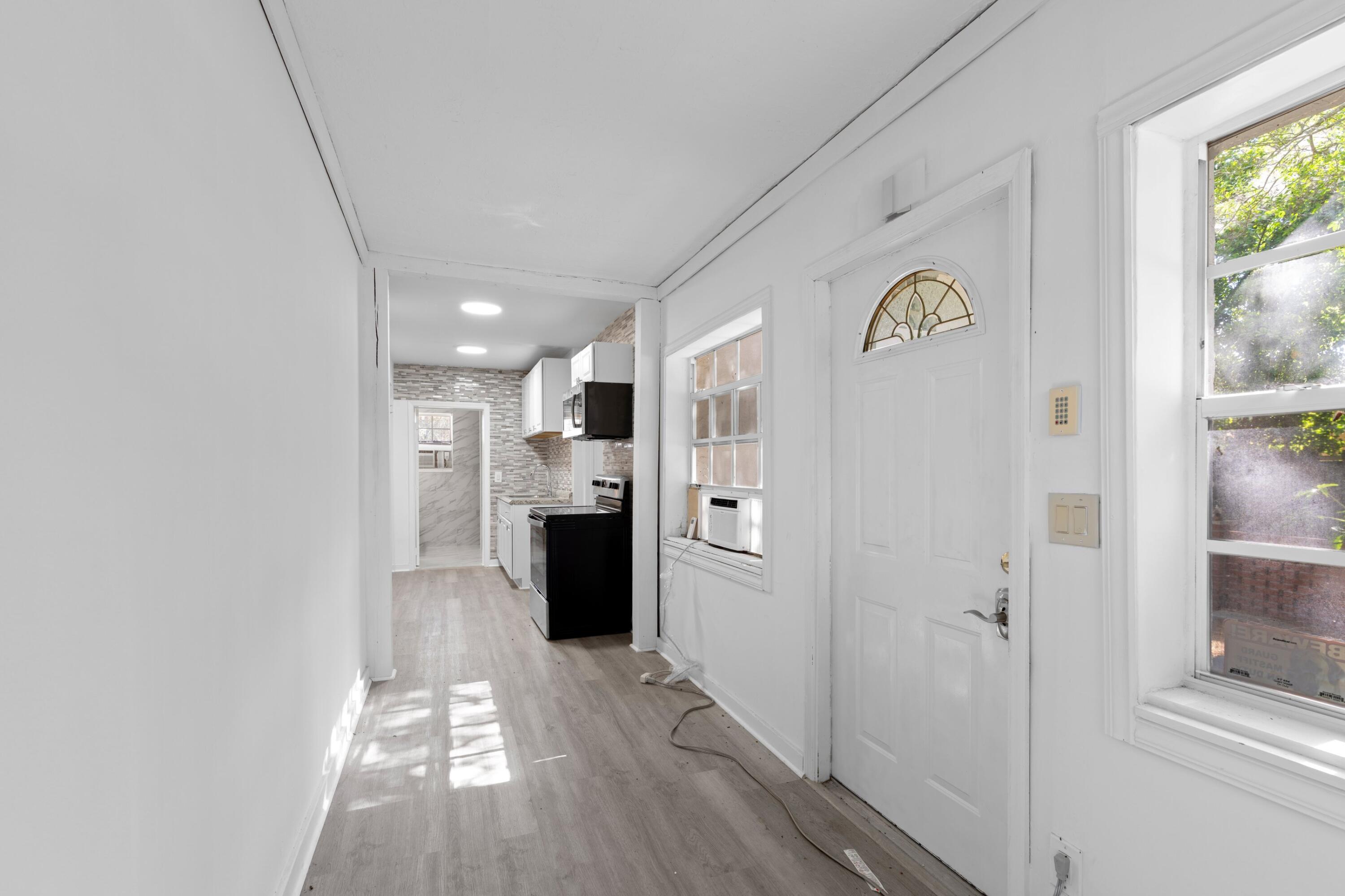 1831 Juno Road, Unit B North Palm Beach, FL 33408 - Photo 11 of 31 Foyer