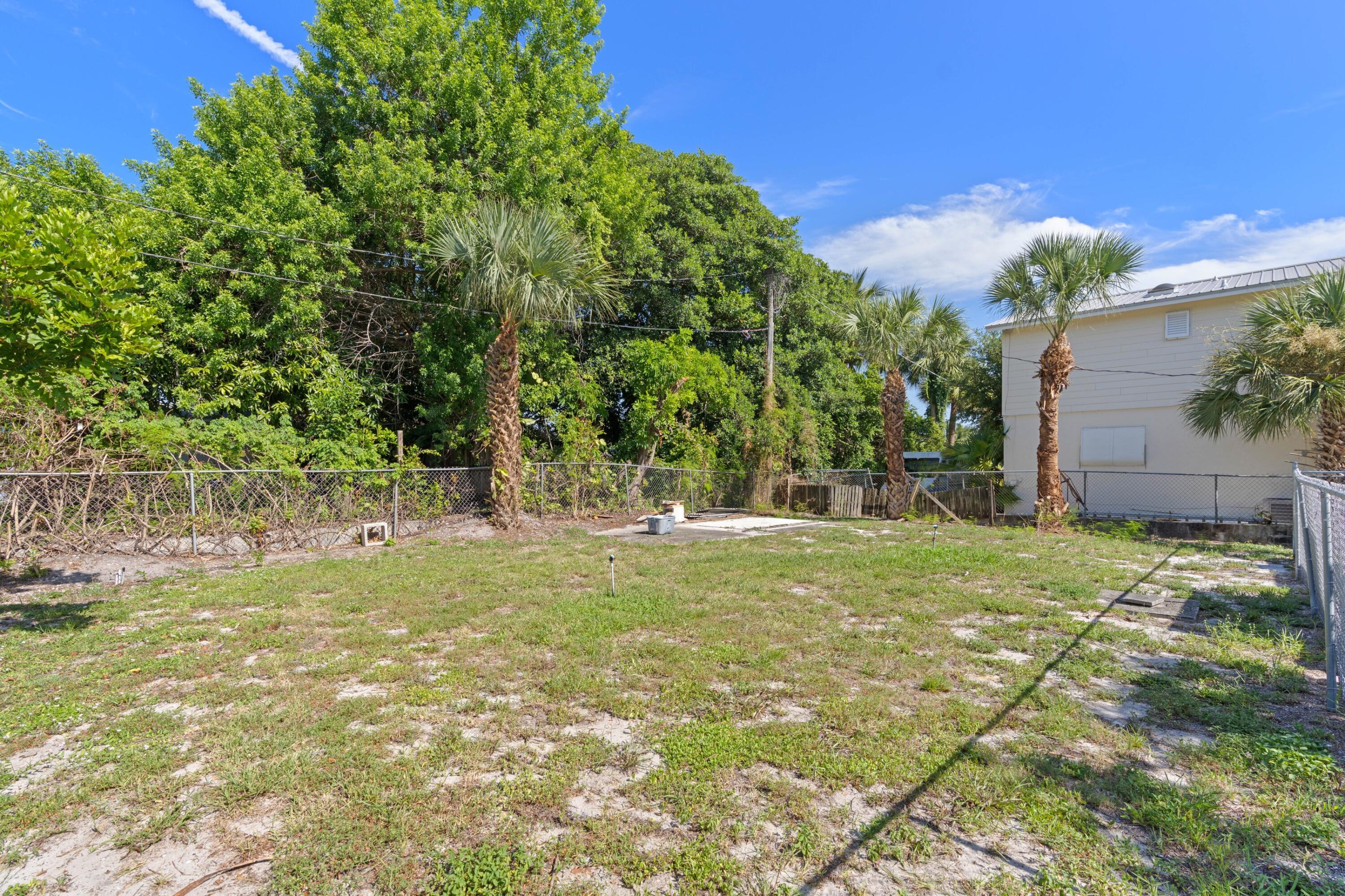 1831 Juno Road, Unit B North Palm Beach, FL 33408 - Photo 12 of 31 Backyard