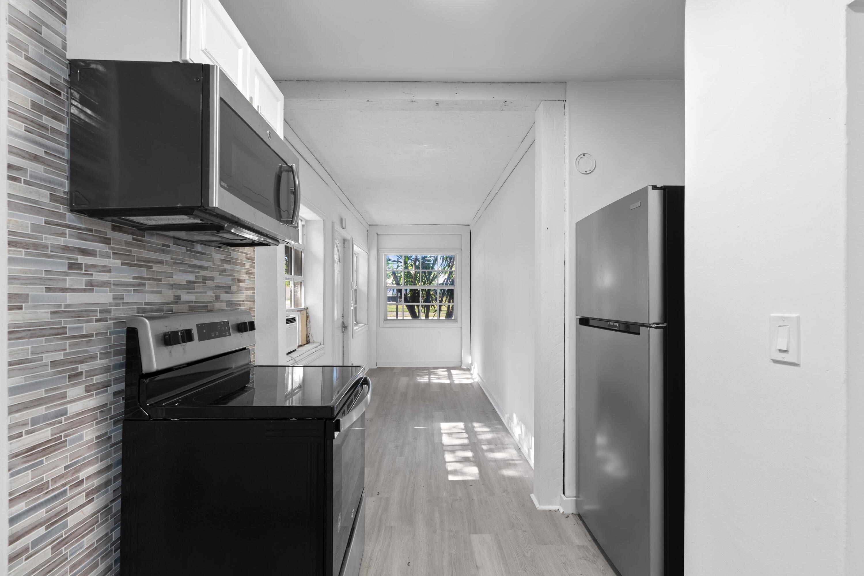 1831 Juno Road, Unit B North Palm Beach, FL 33408 - Photo 4 of 31 Kitchen