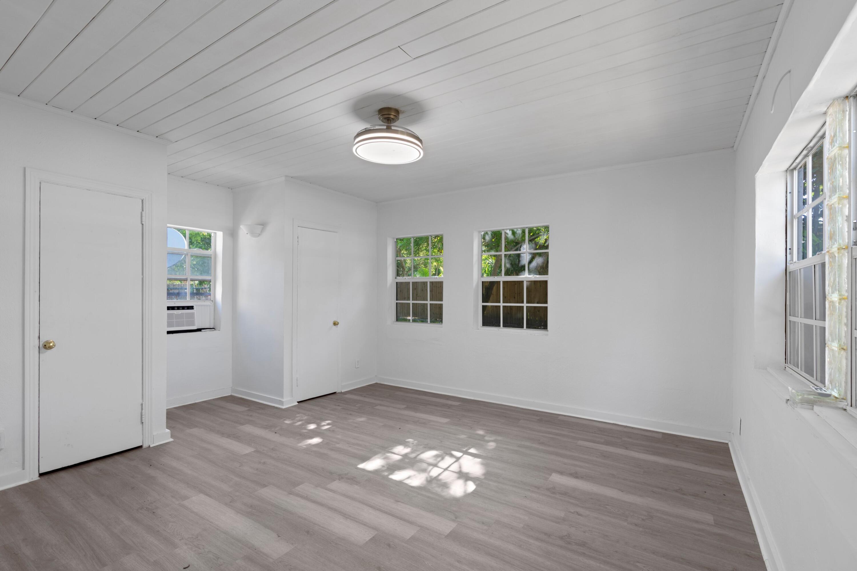 1831 Juno Road, Unit B North Palm Beach, FL 33408 - Photo 8 of 31 Living Room