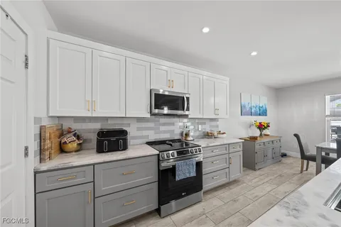 $520,000 | 2805 Southwest 35th Street, Cape Coral, FL 33914