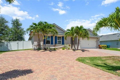 $520,000 | 2805 Southwest 35th Street, Cape Coral, FL 33914
