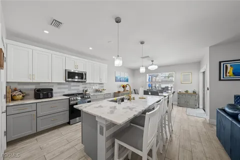 $520,000 | 2805 Southwest 35th Street, Cape Coral, FL 33914