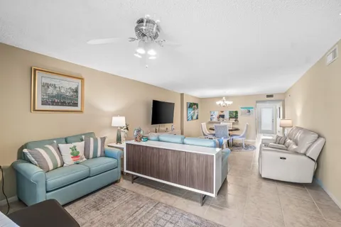 $239,900 | 5550 Witney Drive, Unit 102, Delray Beach, FL 33484