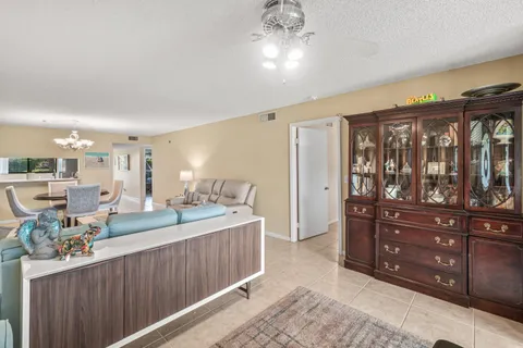 $239,900 | 5550 Witney Drive, Unit 102, Delray Beach, FL 33484