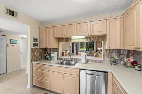 $239,900 | 5550 Witney Drive, Unit 102, Delray Beach, FL 33484