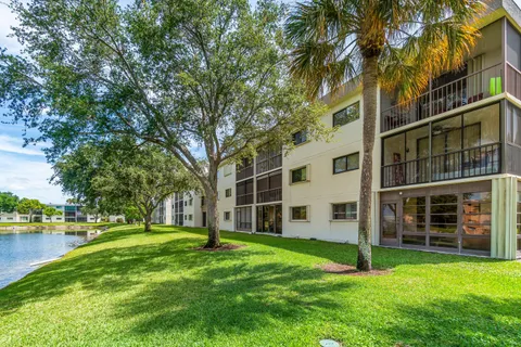 $239,900 | 5550 Witney Drive, Unit 102, Delray Beach, FL 33484