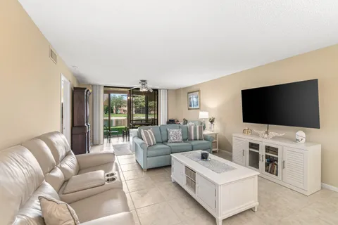 $239,900 | 5550 Witney Drive, Unit 102, Delray Beach, FL 33484