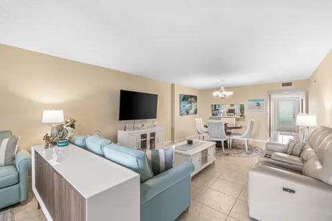$239,900 | 5550 Witney Drive, Unit 102, Delray Beach, FL 33484