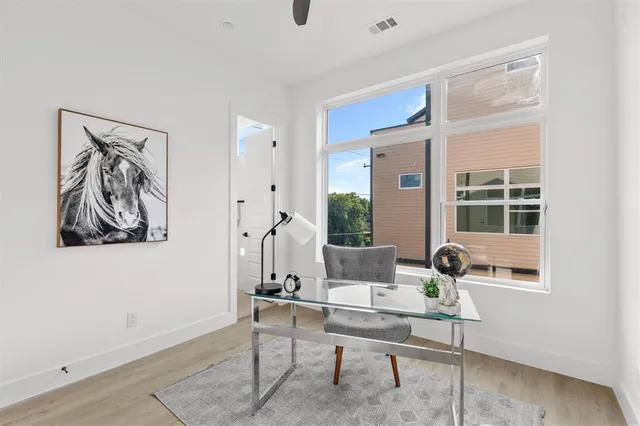 $3,350 | 723 West 10th Street, Unit 102, Dallas, TX 75208