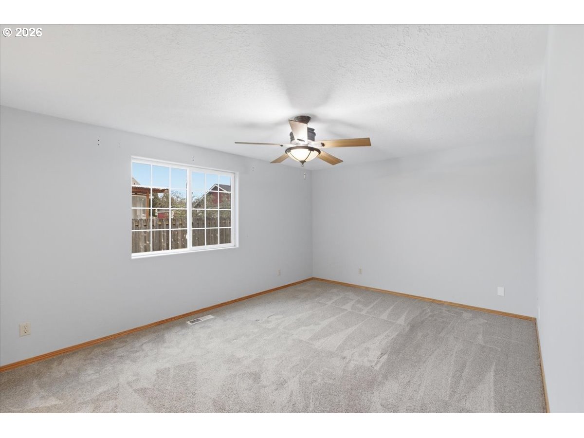 425 Timber Street Southeast Albany, OR 97322 - Photo 14 of 47