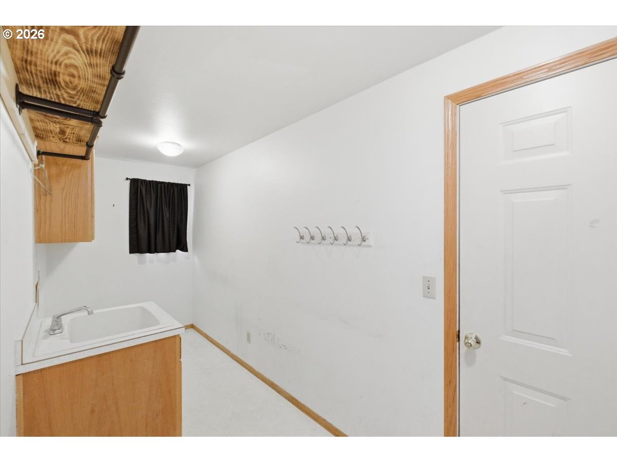 425 Timber Street Southeast Albany, OR 97322 - Photo 32 of 47