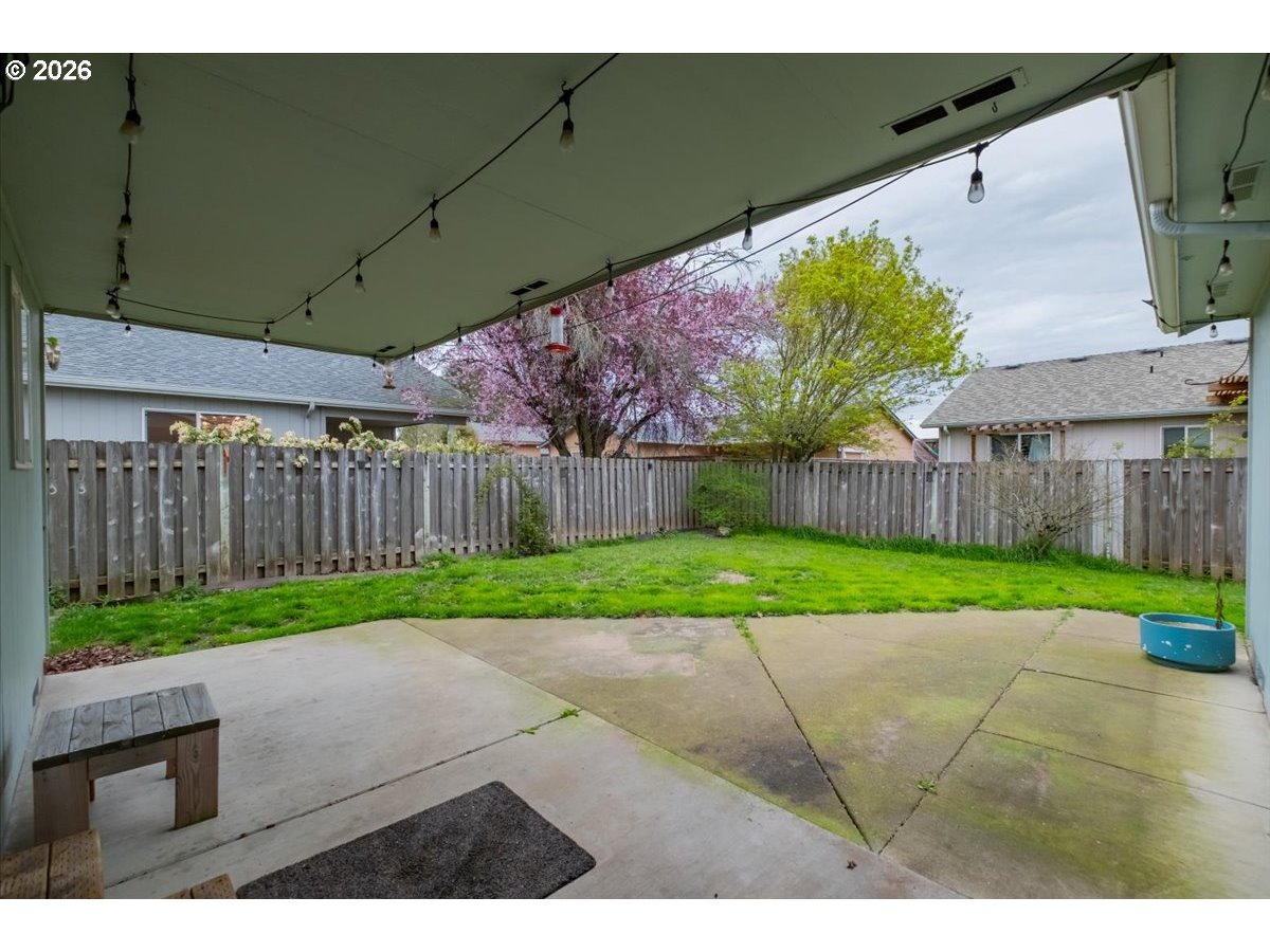 425 Timber Street Southeast Albany, OR 97322 - Photo 36 of 47