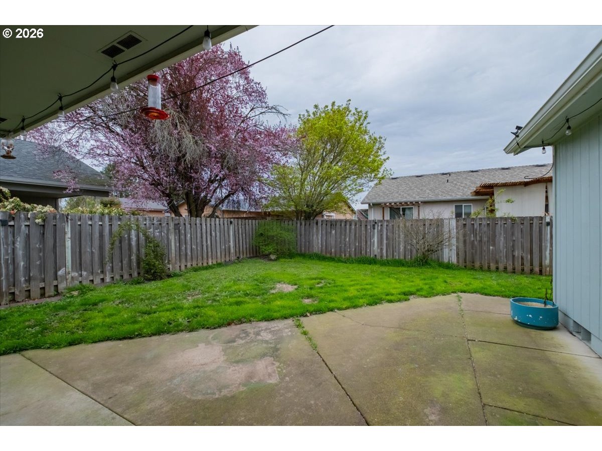 425 Timber Street Southeast Albany, OR 97322 - Photo 37 of 47
