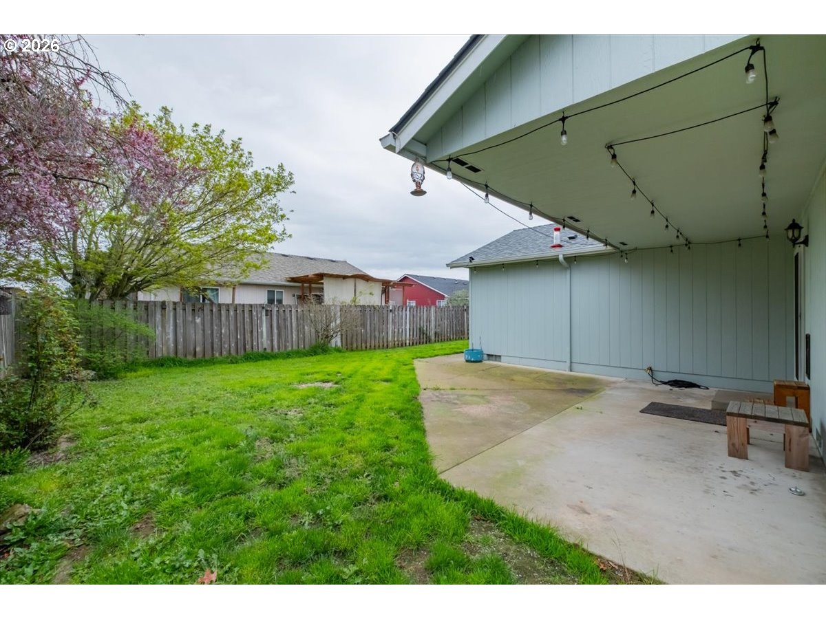 425 Timber Street Southeast Albany, OR 97322 - Photo 40 of 47