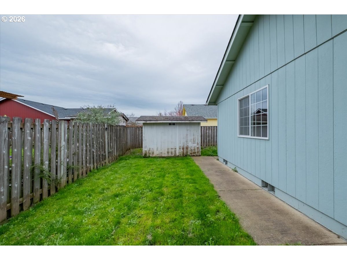 425 Timber Street Southeast Albany, OR 97322 - Photo 41 of 47