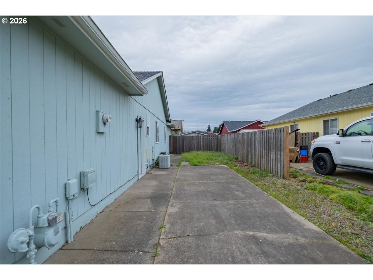 425 Timber Street Southeast Albany, OR 97322 - Photo 42 of 47