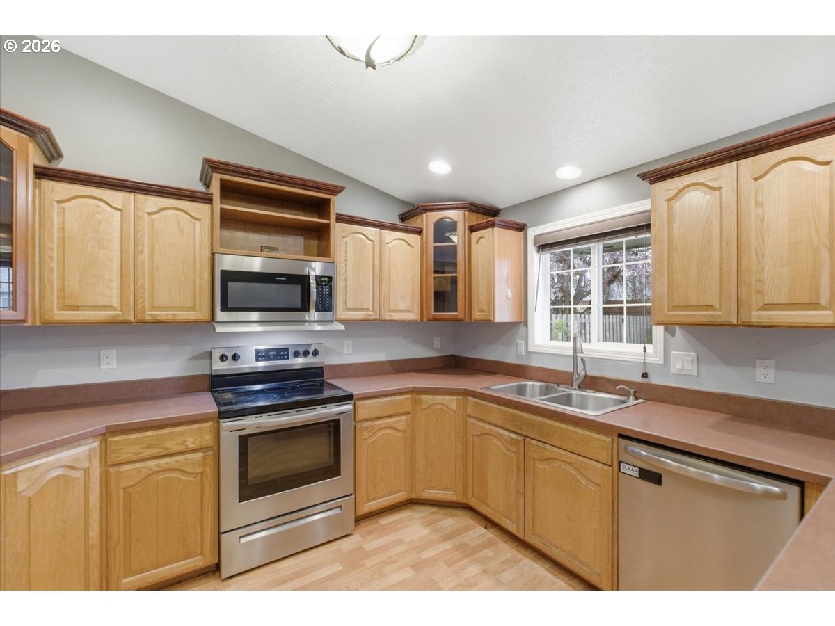 425 Timber Street Southeast Albany, OR 97322 - Photo 5 of 47