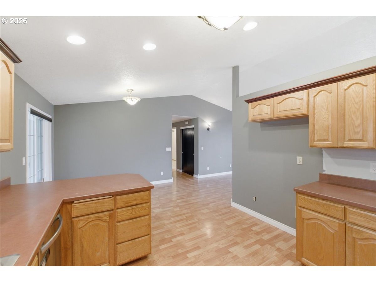 425 Timber Street Southeast Albany, OR 97322 - Photo 8 of 47