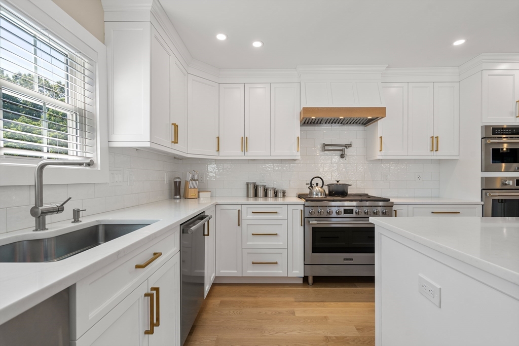 22 Kettering Road Norwood, MA 02062 - Photo 5 of 40 Gallery Image 5