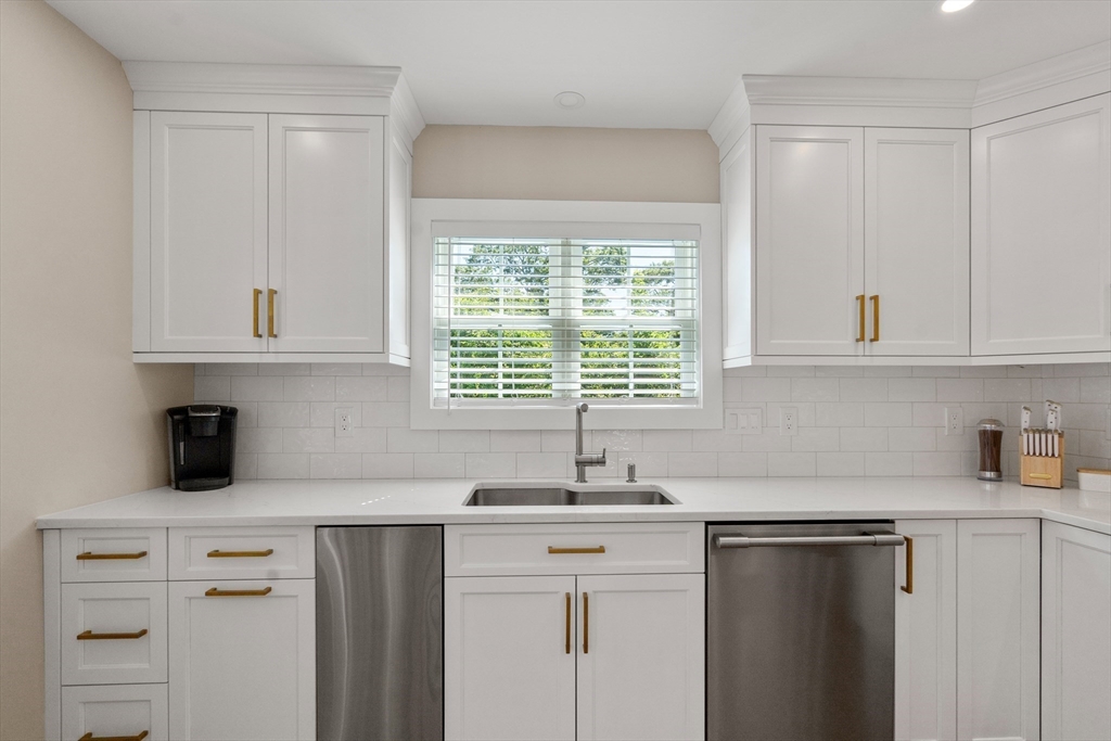 22 Kettering Road Norwood, MA 02062 - Photo 7 of 40 Gallery Image 7