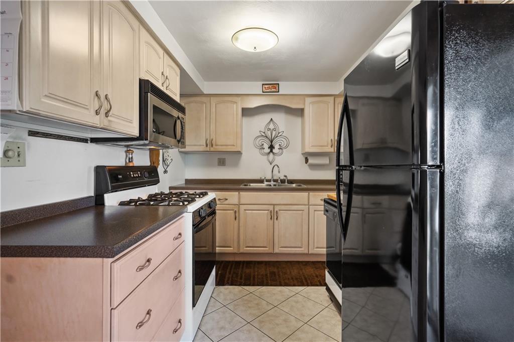 215 Seanor Road Irwin, PA 15642 - Photo 8 of 21 Gallery Image 8