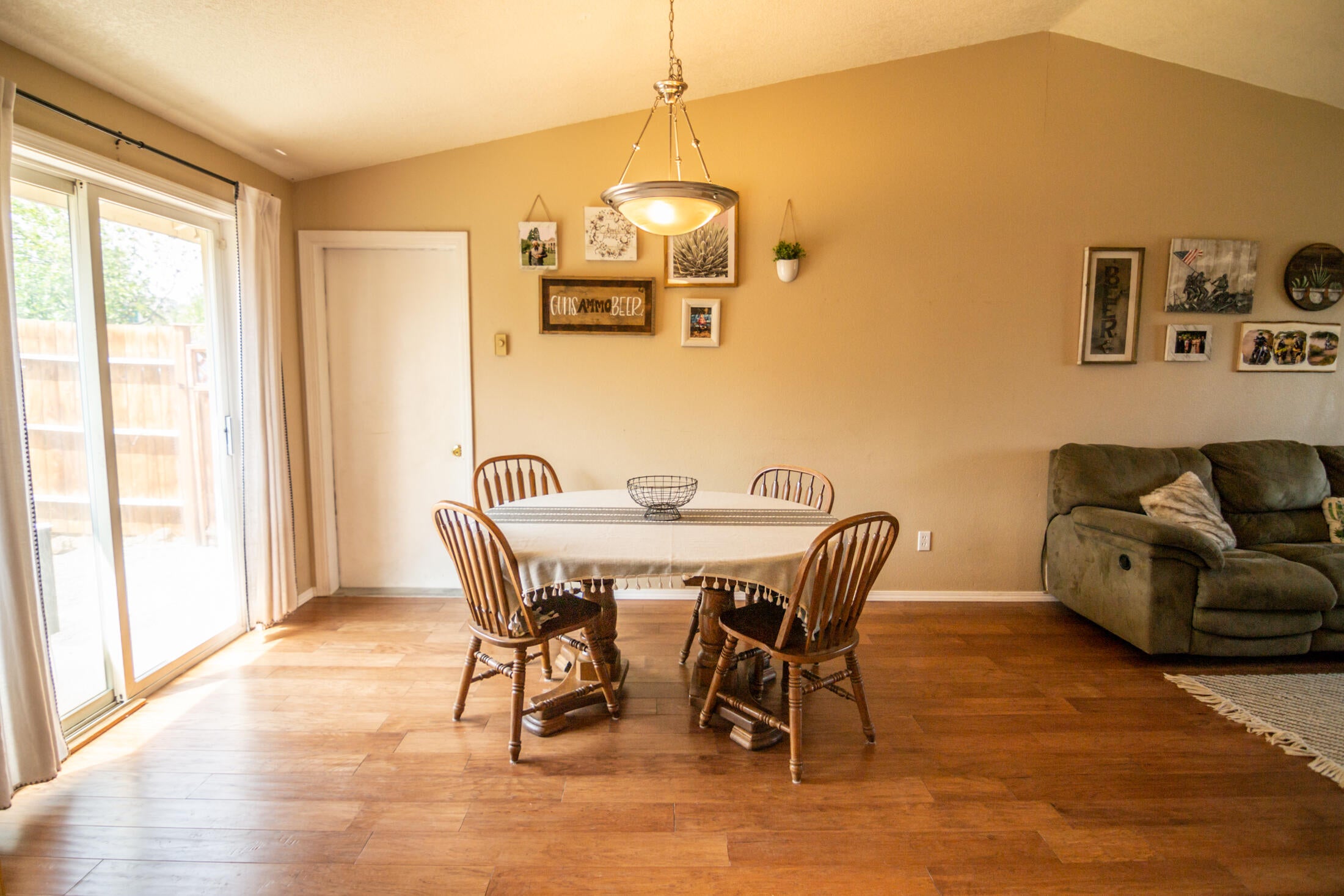 2046 Southwest 33rd Street Redmond, OR 97756 - Photo 8 of 30 DSC_0011