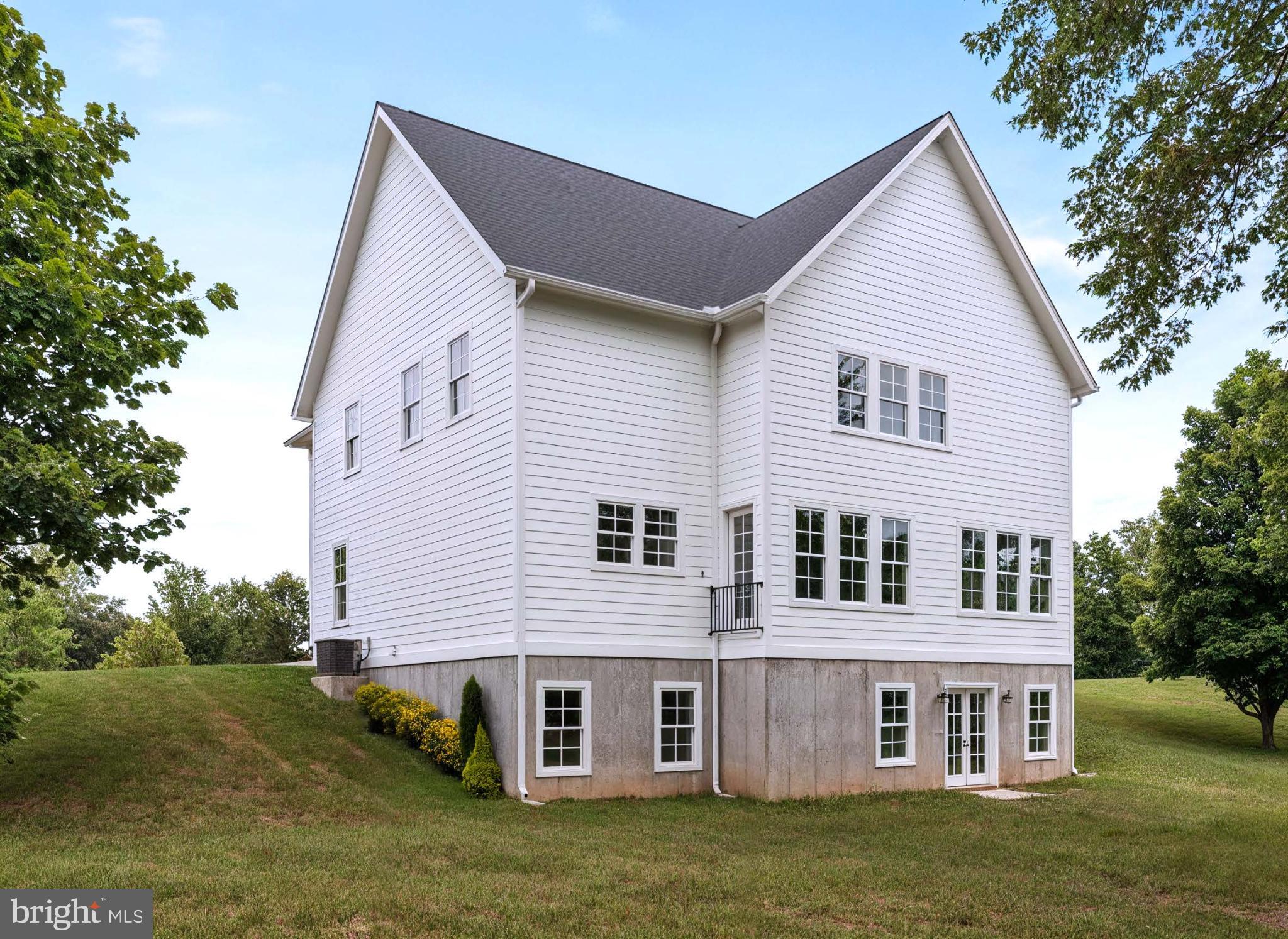 17979 Old Triangle Road Triangle, VA 22172 - Photo 3 of 8 Gallery Image 3