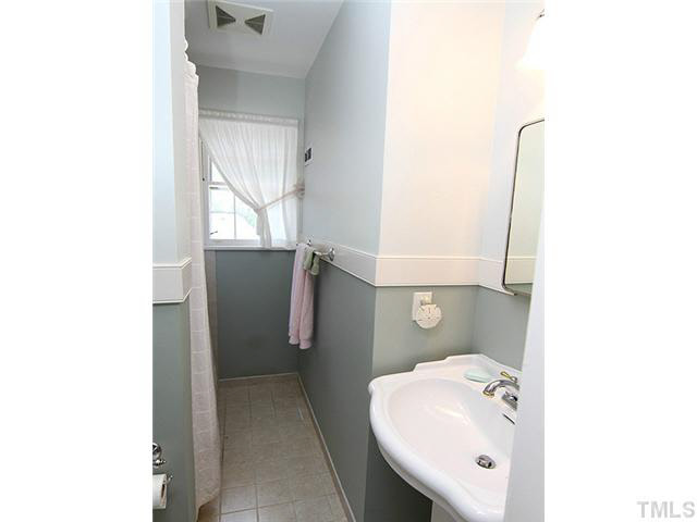 1724 Nottingham Road Raleigh, NC 27607 - Photo 12 of 25