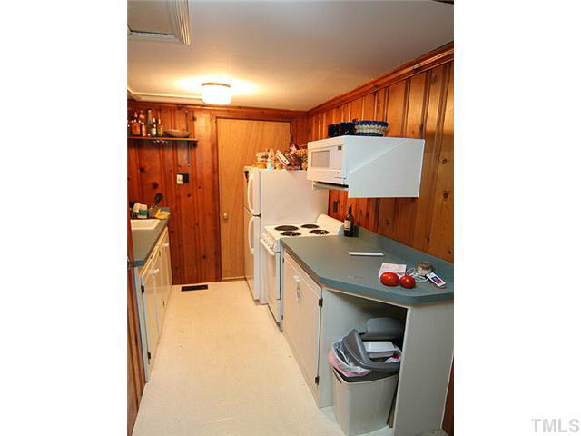 1724 Nottingham Road Raleigh, NC 27607 - Photo 16 of 25 Front apartment kitchen.