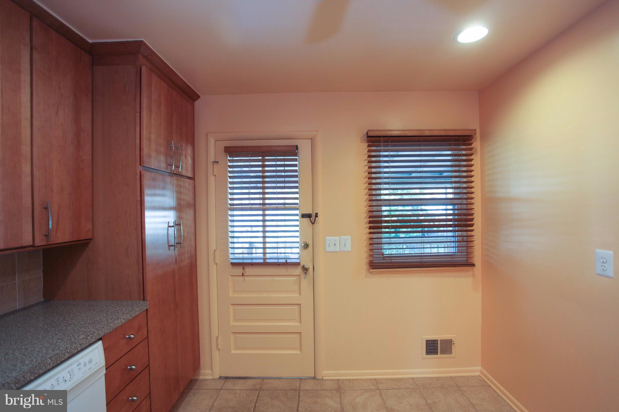 1302 Gatefield Road Baltimore, MD 21228 - Photo 9 of 29 Kitchen