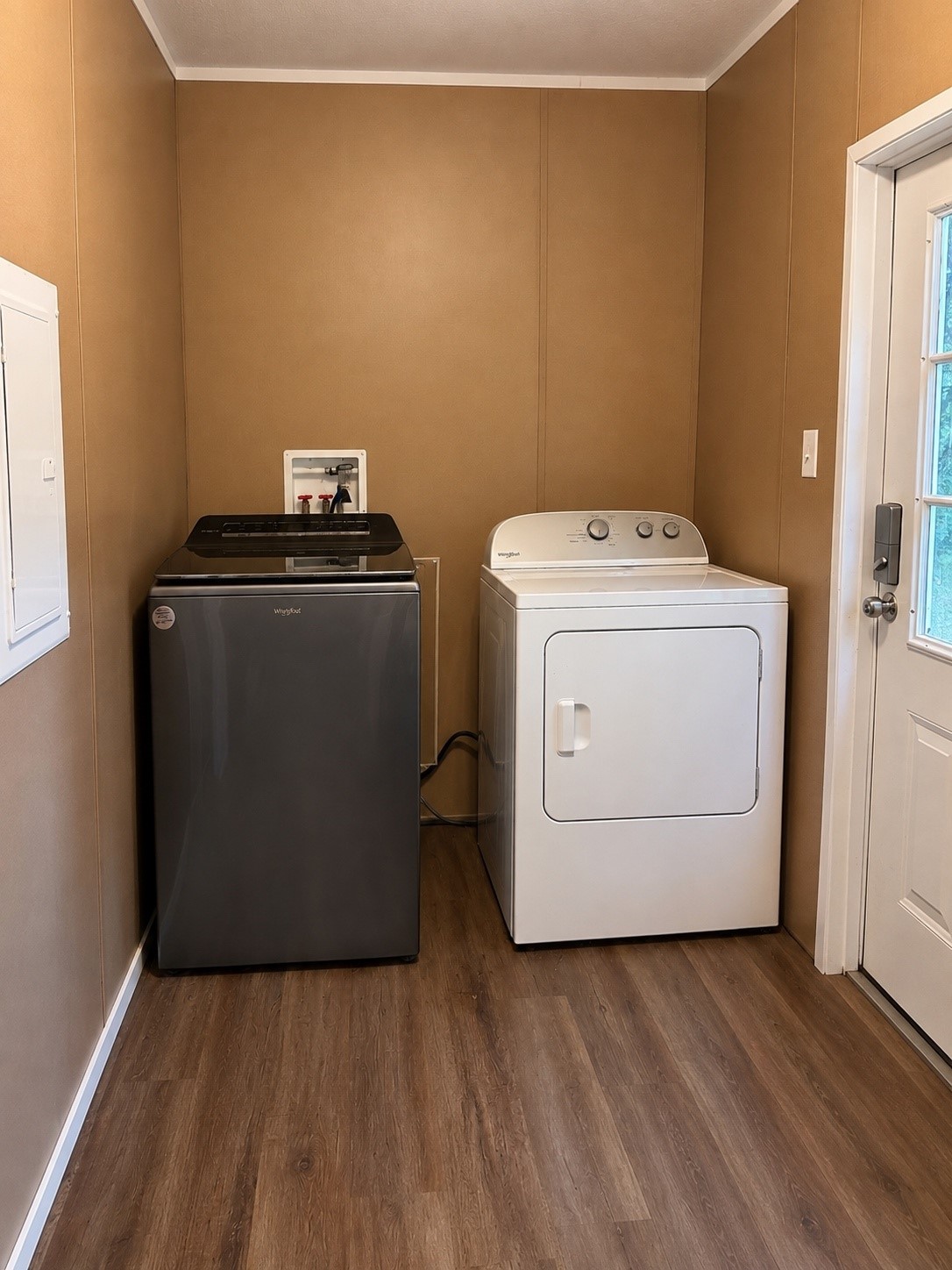 17300 Sweed Road Washington, TX 77880 - Photo 21 of 27 Washer and dryer come with the home