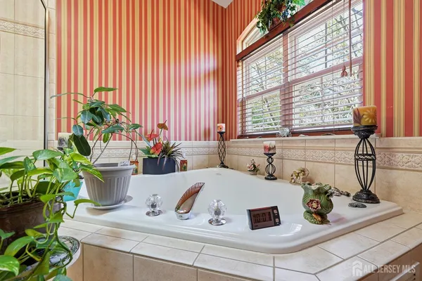 $575,000 | 14 Linda Court, South Amboy, NJ 08879