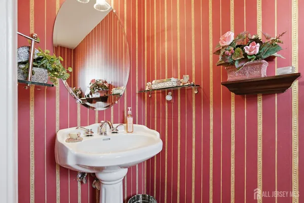 $575,000 | 14 Linda Court, South Amboy, NJ 08879