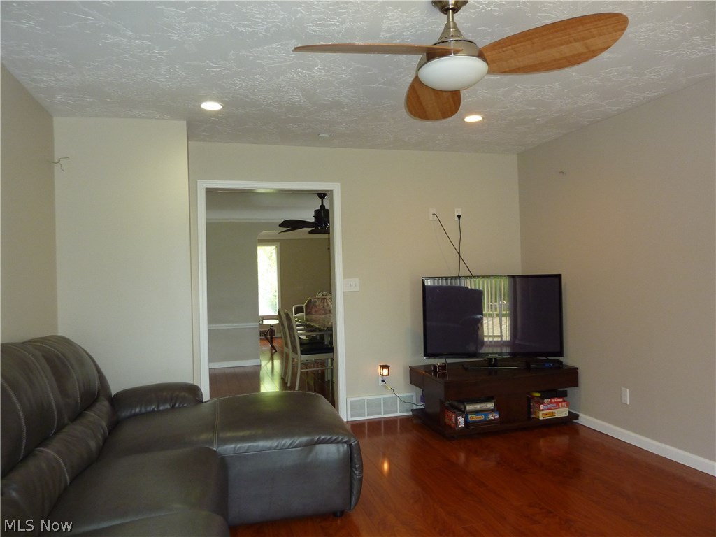 4764 Burger Road Cleveland, OH 44121 - Photo 10 of 18