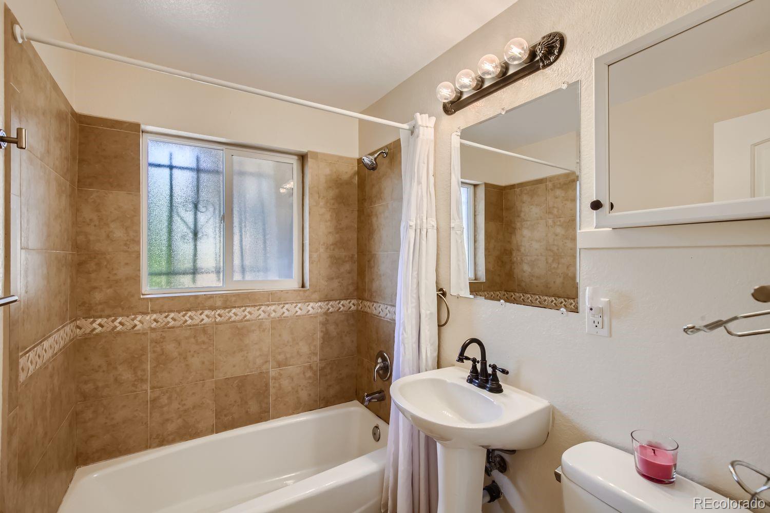 3183 Vaughn Street Aurora, CO 80011 - Photo 18 of 33