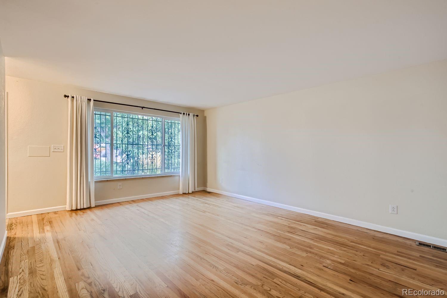 3183 Vaughn Street Aurora, CO 80011 - Photo 4 of 33